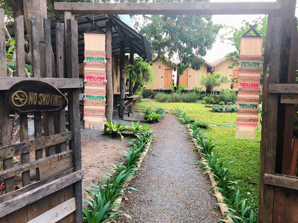 Lanna House Lanna Hut Chiangmai Bed & Breakfast Chiang Mai Exterior photo